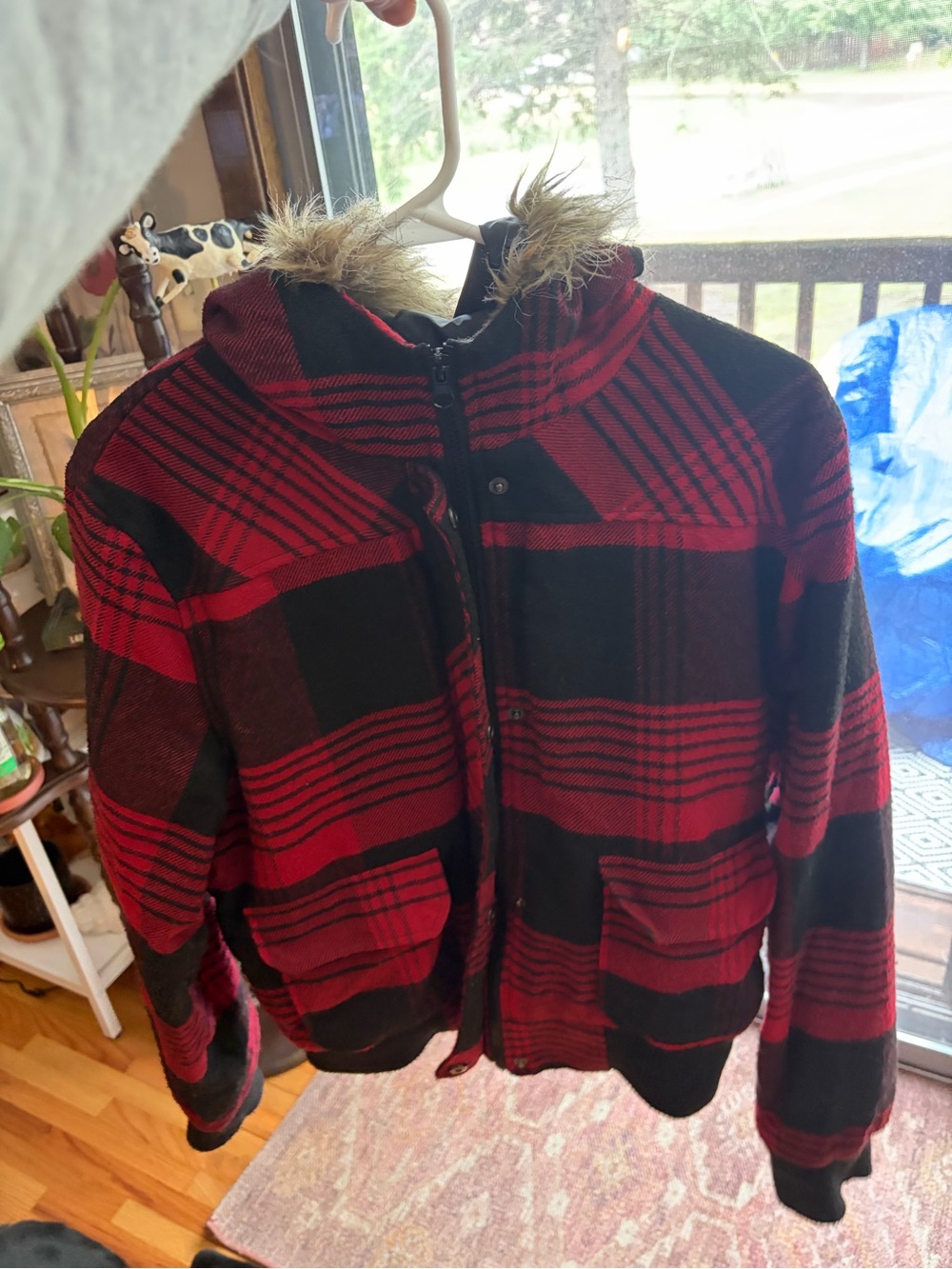 Y2K Women’s  Hooded Red and Black Plaid Puffer Jacket with Faux-Fur Trim L